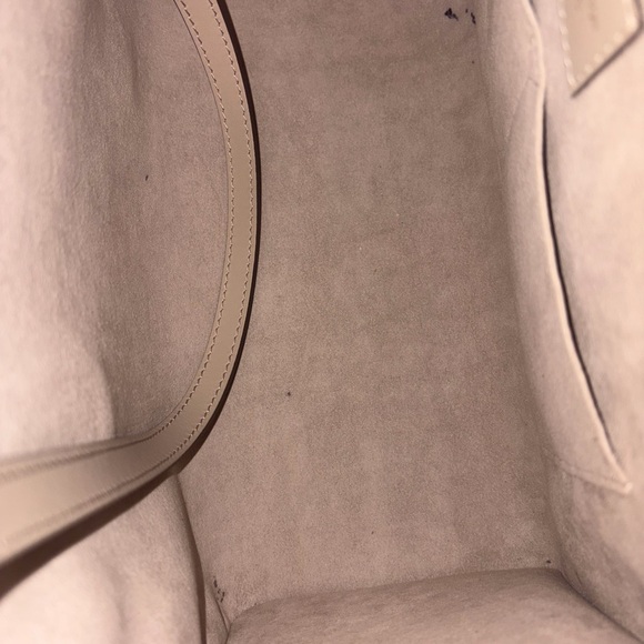 Authentic Louis Vuitton Turtledove Giant Monogram On the Go MM Tote - Picture 9 of 16